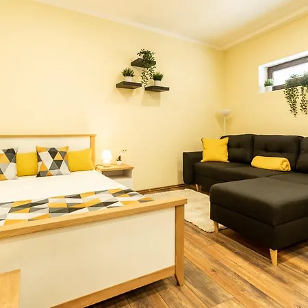 Egri Vitezek Apartman Skandinav Lakresz Lägenhet *